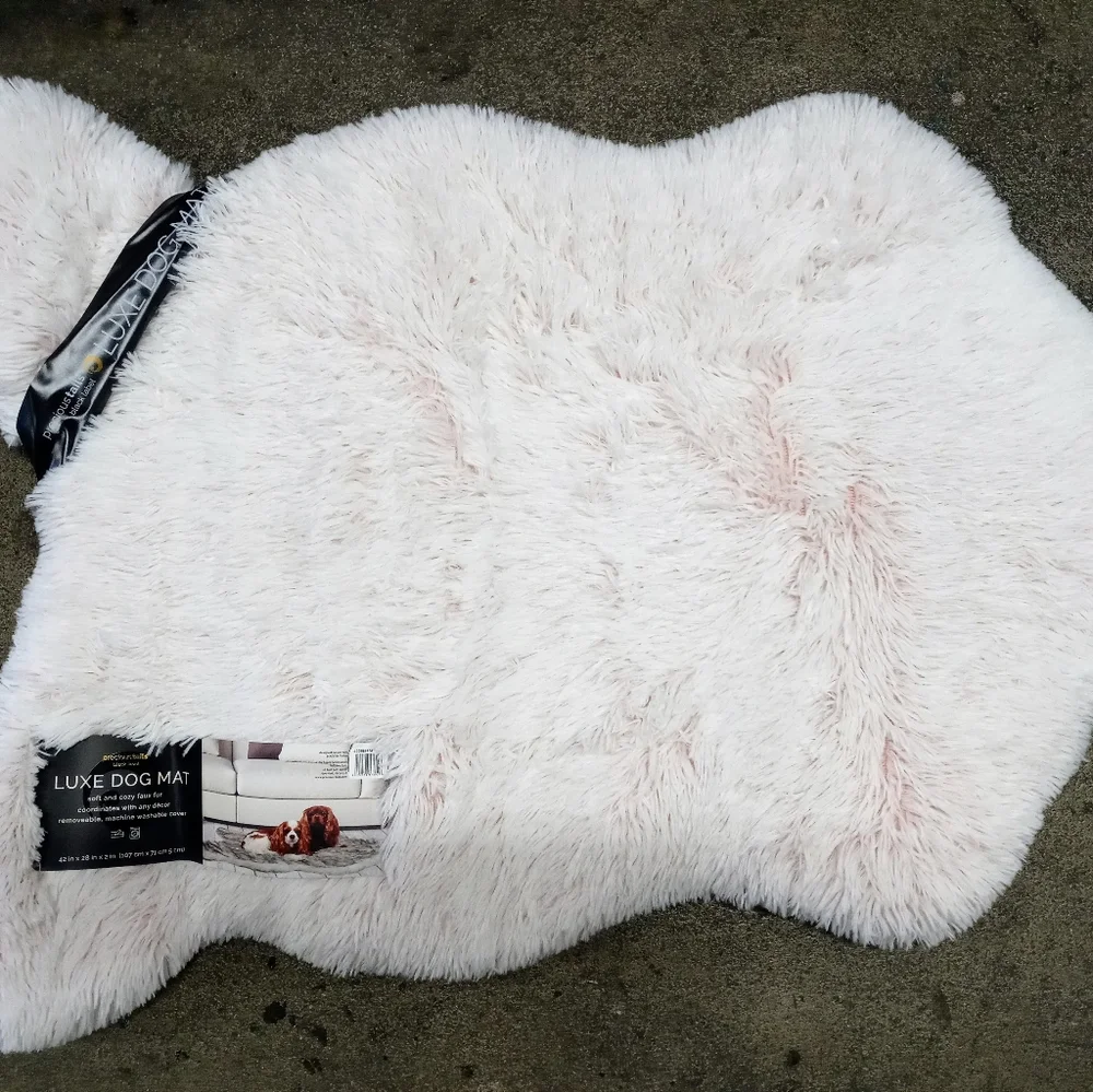 Precious Tails Black Level de Luxe Dog Mat